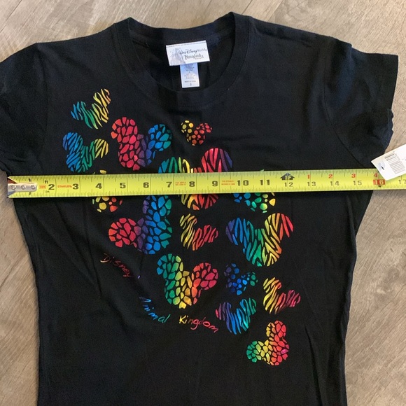 Beautiful Black Walt DisneyWorld t-shirt - Picture 6 of 8